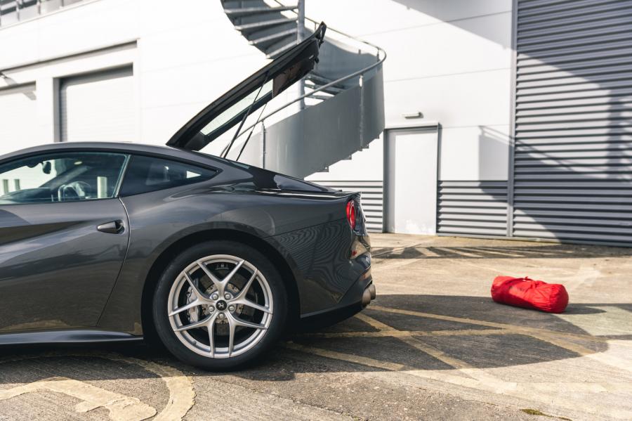 Детали экстерьера Ferrari F12berlinetta 2014 года  (UK) (фото 47 из 276)